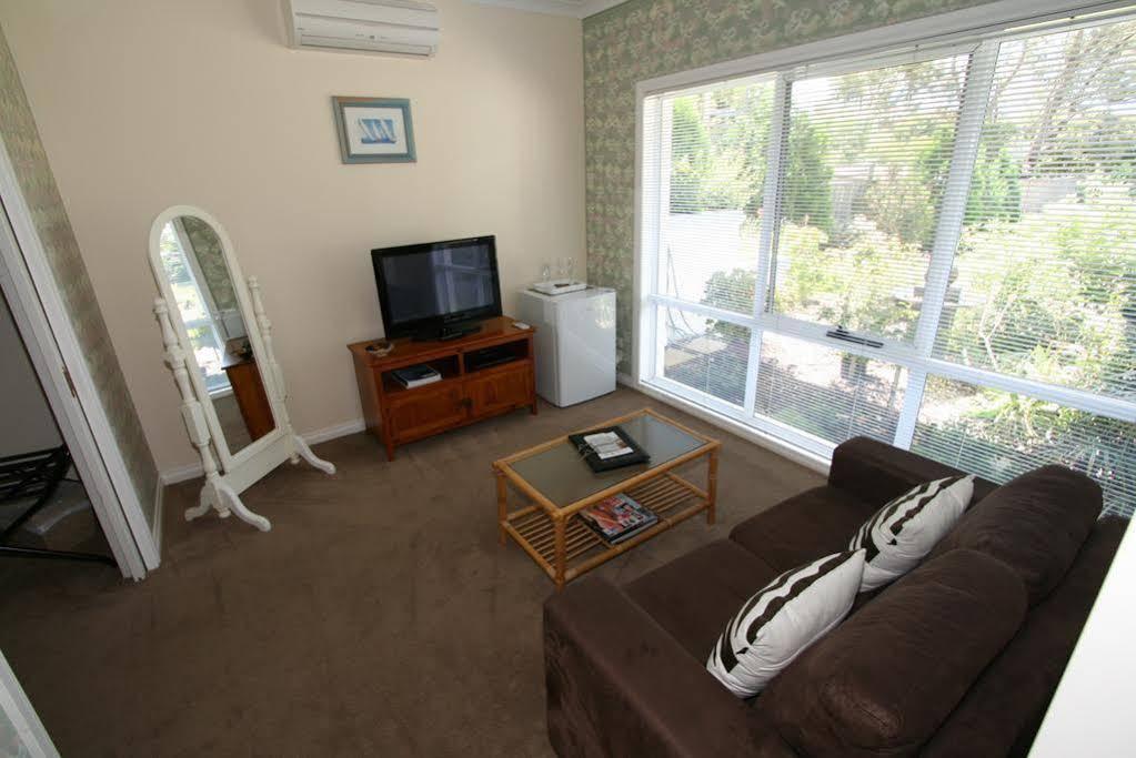Silver Waters Bed & Breakfast Коув Экстерьер фото