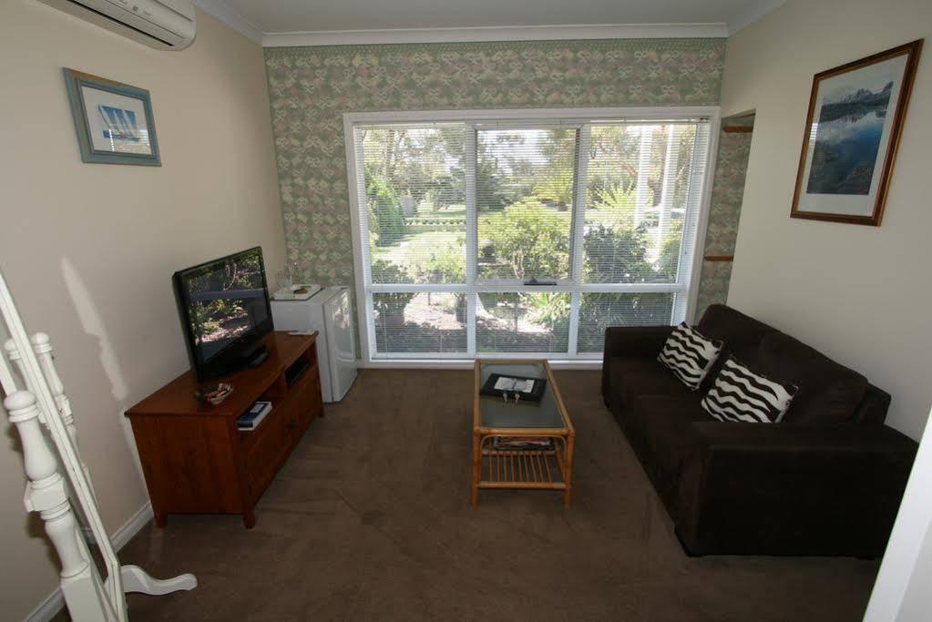 Silver Waters Bed & Breakfast Коув Экстерьер фото
